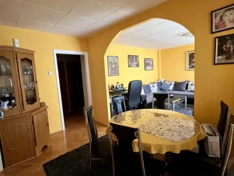 Sale, three bedroom apartment, 77m², Dom zdravlja, Niš