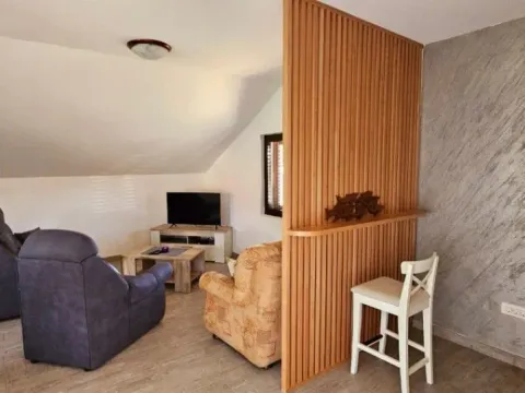 Izdavanje, dvosoban stan, 65m², Humci, Cetinje - image 13