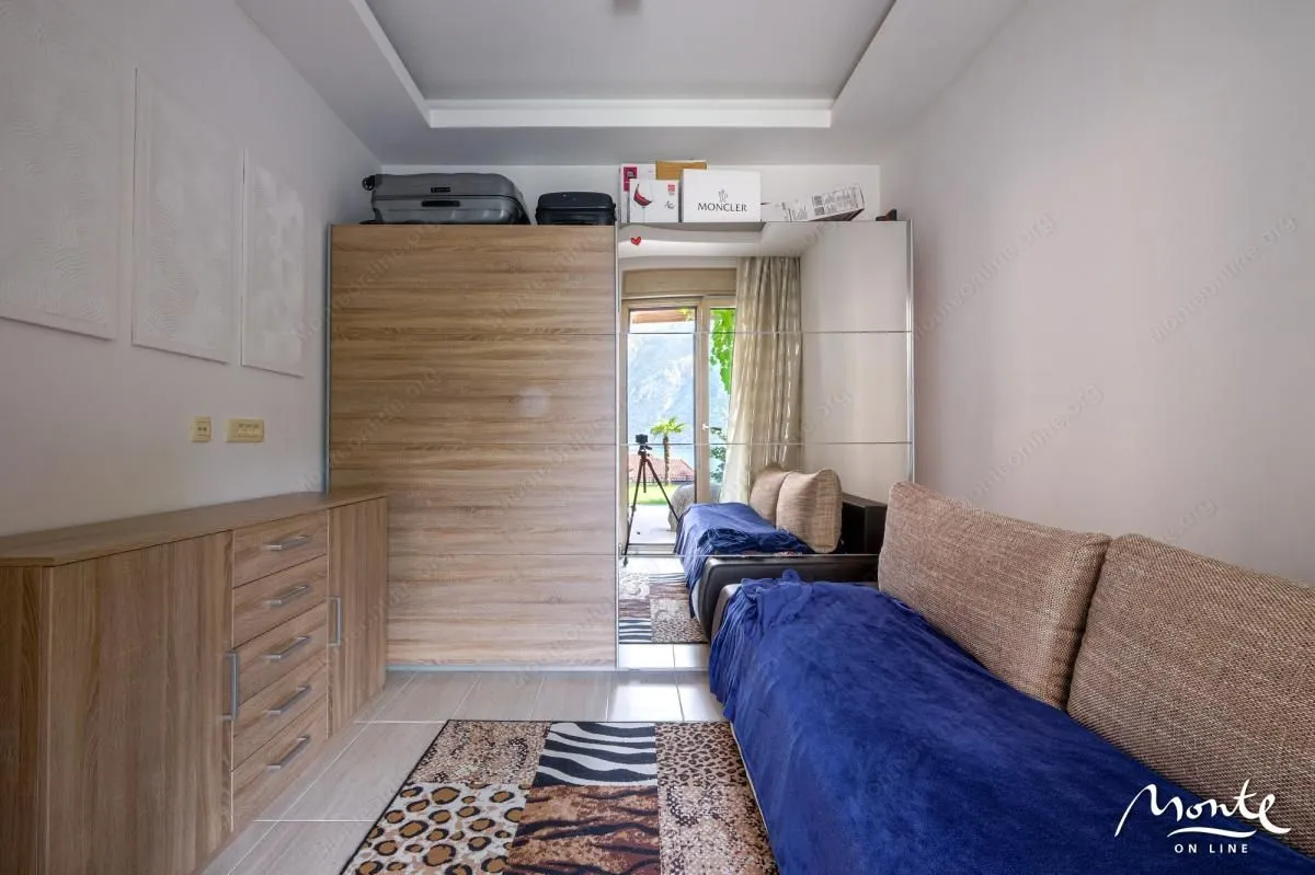Prodaja, dvosoban stan, 68m², Kostanjica, Kotor