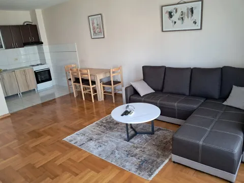 Izdavanje, jednosoban stan, 52m², Pobrežje, Podgorica - image 3