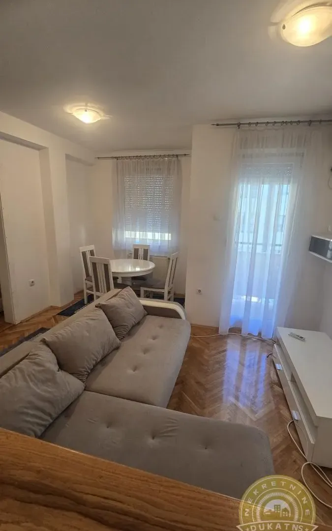 Izdavanje, jednosoban stan, 32m², Grbavica, Novi Sad Sve Podlokacije