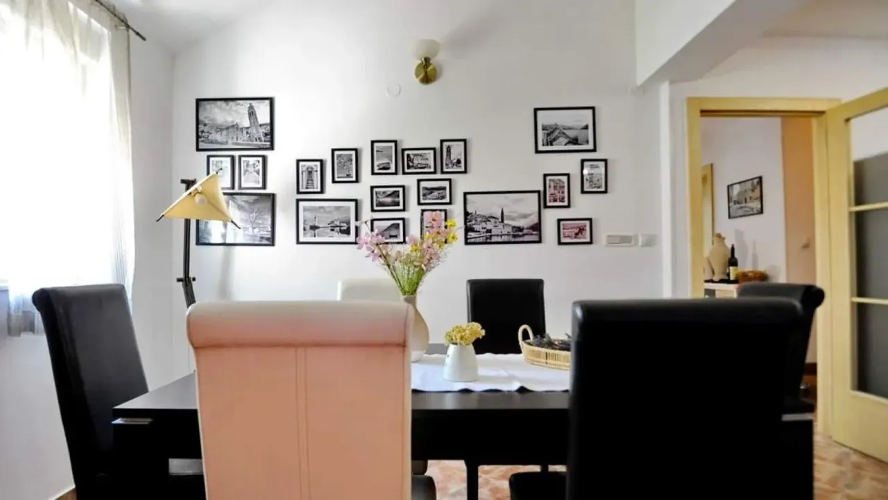 Prodaja, trosoban stan, 100m², Dobrota, Kotor