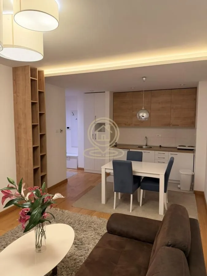Izdavanje, dvosoban stan, 41m², Rotkvarija, Novi Sad Sve Podlokacije
