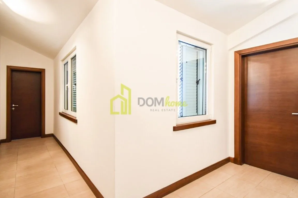 Prodaja, kuća, 230m², Mareza, Podgorica