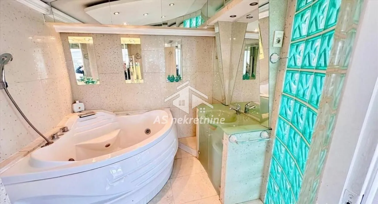 Izdavanje, trosoban stan, 160m², Novi Beograd Blok 61, Novi Beograd Sve Podlokacije
