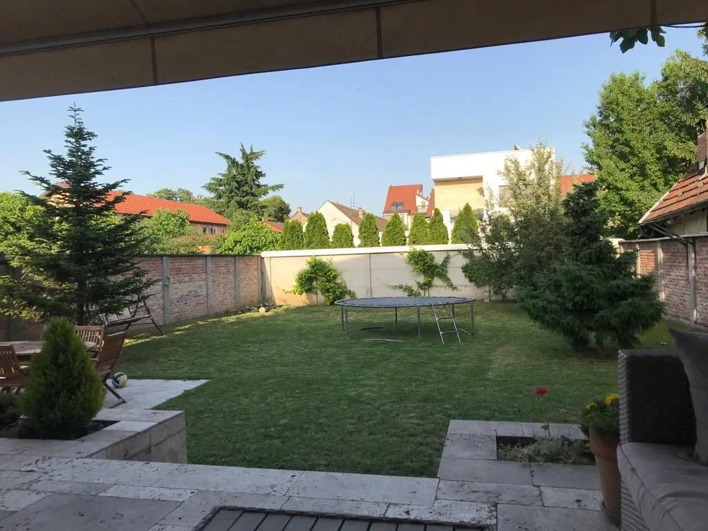 Izdavanje, kuća, 300m², Zemun Sve Podlokacije, Beograd