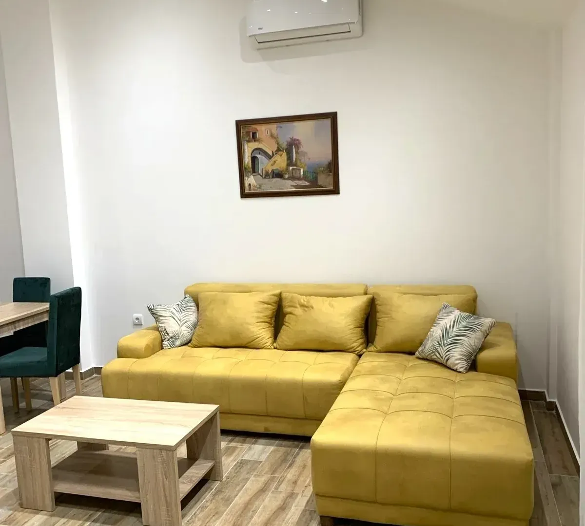 Izdavanje, stan, 65m², Tivat, Crna Gora
