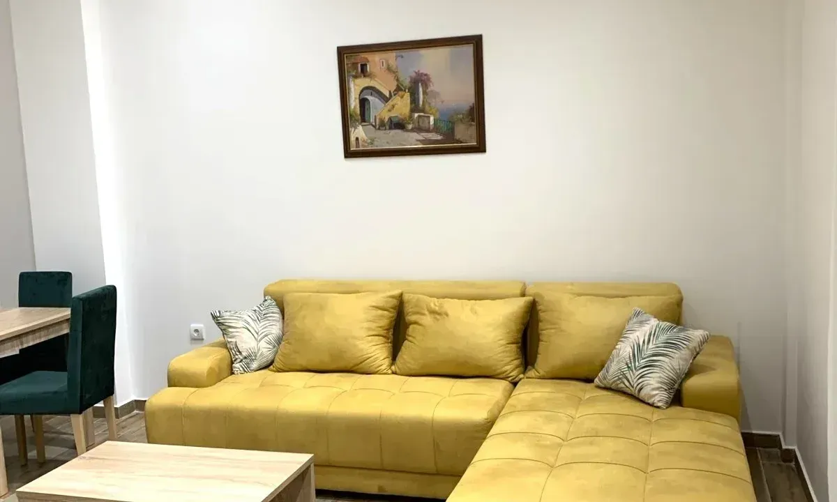 Izdavanje, stan, 65m², Tivat, Crna Gora