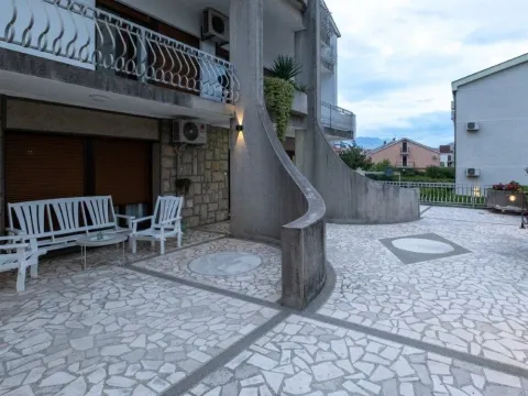 Rent, three bedroom apartment, 145m², Momišići, Podgorica - image 18