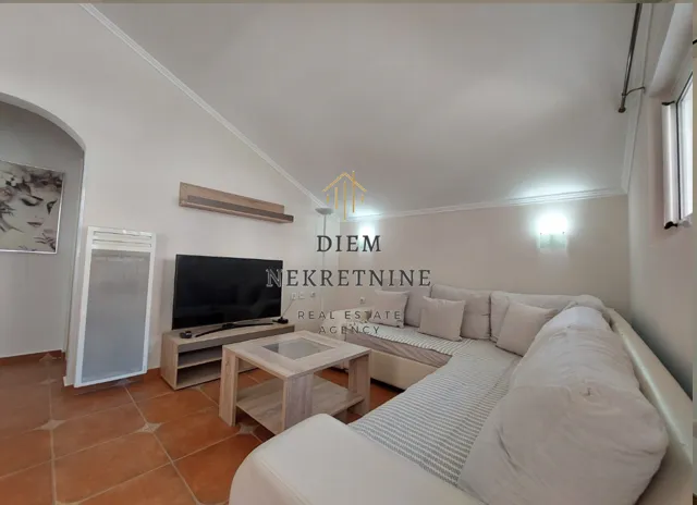 Izdavanje, dvosoban stan, 70m², Škaljari, Kotor