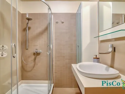 Izdavanje, dvosoban stan, 90m², Centar, Podgorica - image 2