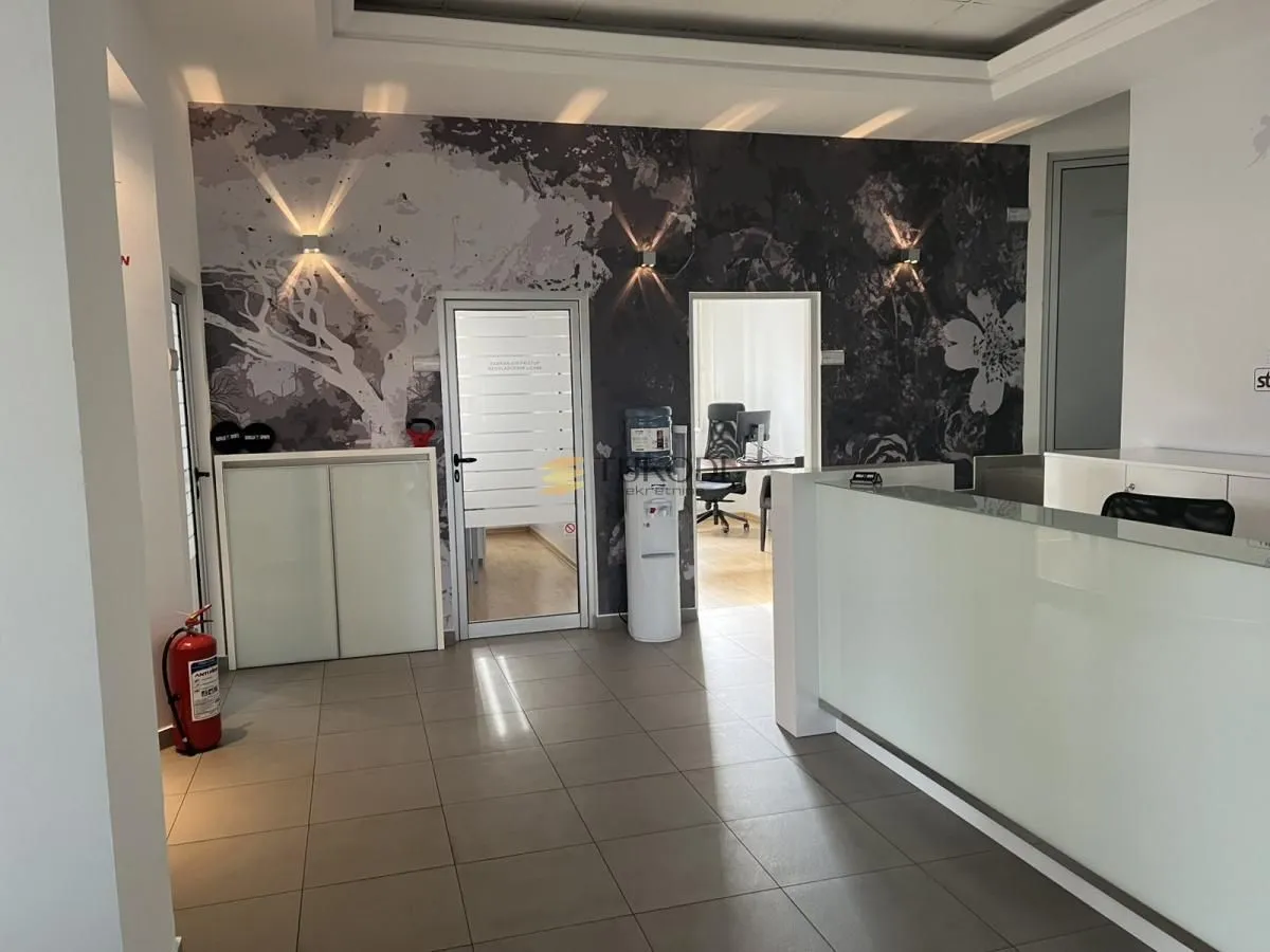 Rent, office space, 780m², Novo naselje, Novi Sad