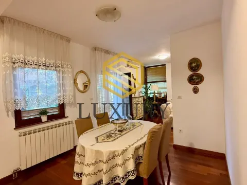 Izdavanje, trosoban stan, 110m², Gorica C, Podgorica - image 7