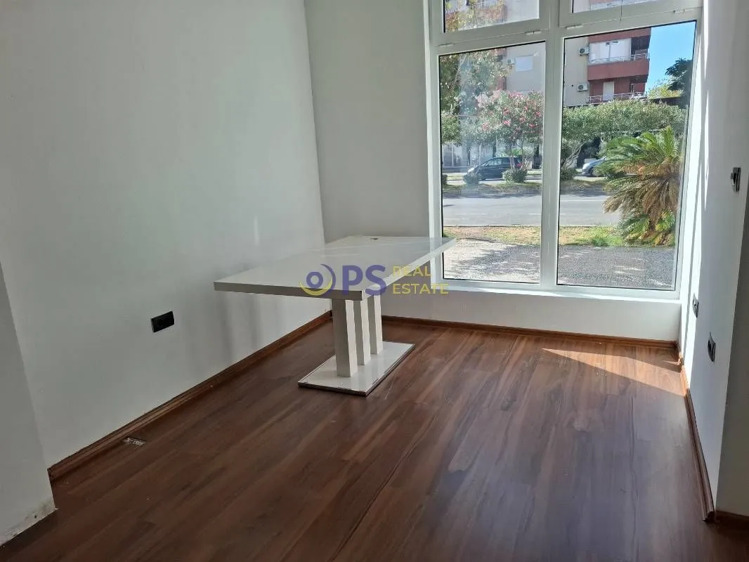 Sale, office space, 73m², Bar, Crna Gora