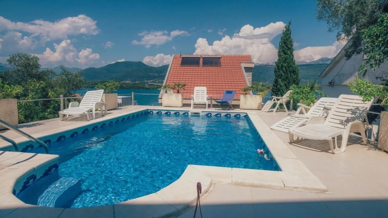 Sale, house, 220m², Đuraševići, Tivat