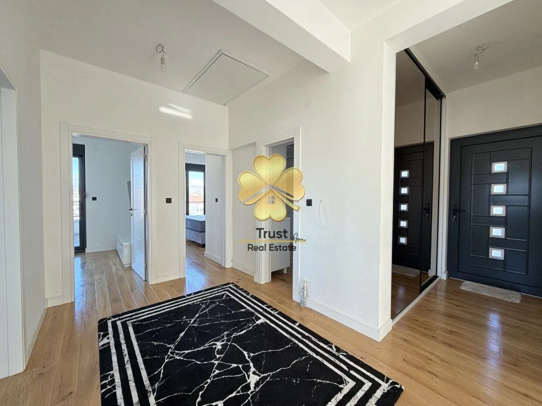 Prodaja, stan, 270m², Gornja Gorica, Podgorica