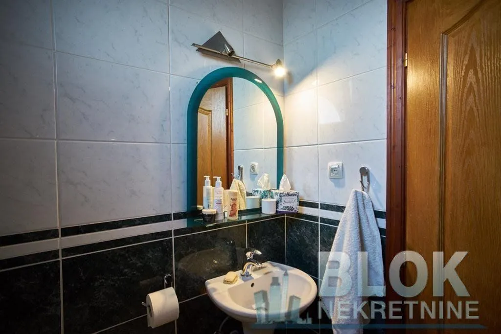 Prodaja, kuća, 300m², Gorica C, Podgorica