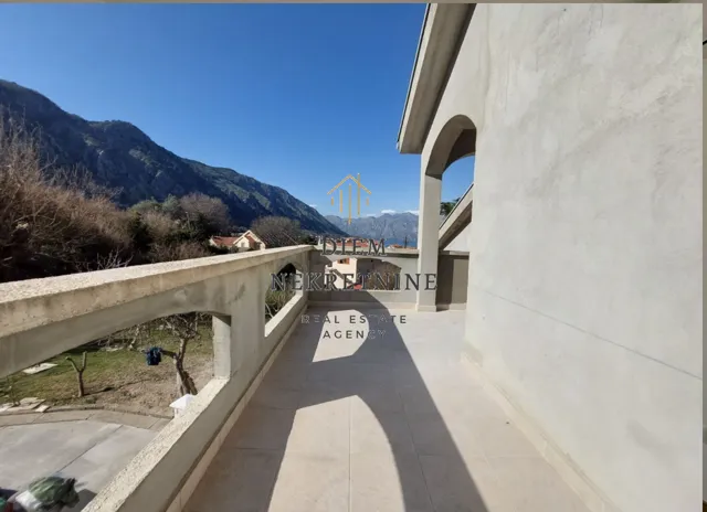 Izdavanje, dvosoban stan, 70m², Škaljari, Kotor