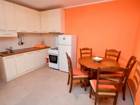 Rent, two bedroom apartment, 60m², Bečići, Budva - image 5