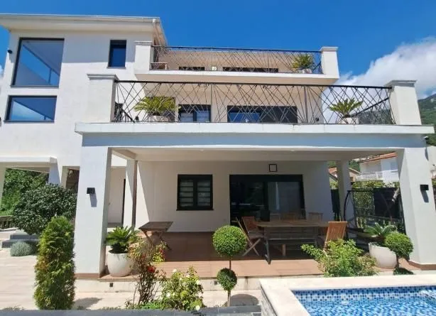 Prodaja, kuća, 296m², Lastva Grbaljska, Kotor