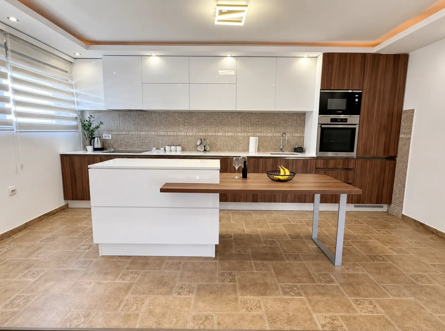 Rent, house, 250m², Utjeha, Bar