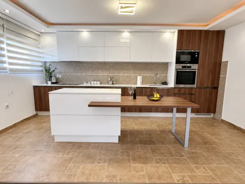 Rent, house, 250m², Utjeha, Bar - image 6