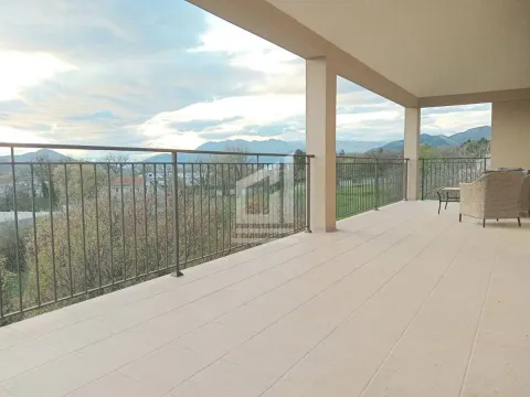 Izdavanje, stan, 100m², Radanovići, Kotor - image 9