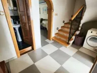 Izdavanje, četvorosoban stan, 220m², Gorica C, Podgorica - image 9