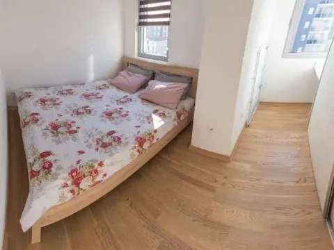 Izdavanje, jednosoban stan, 40m², Centar, Budva - image 8