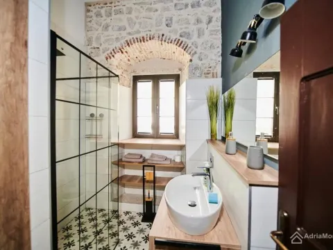 Sale, two bedroom apartment, 129m², Dobrota, Kotor - image 13