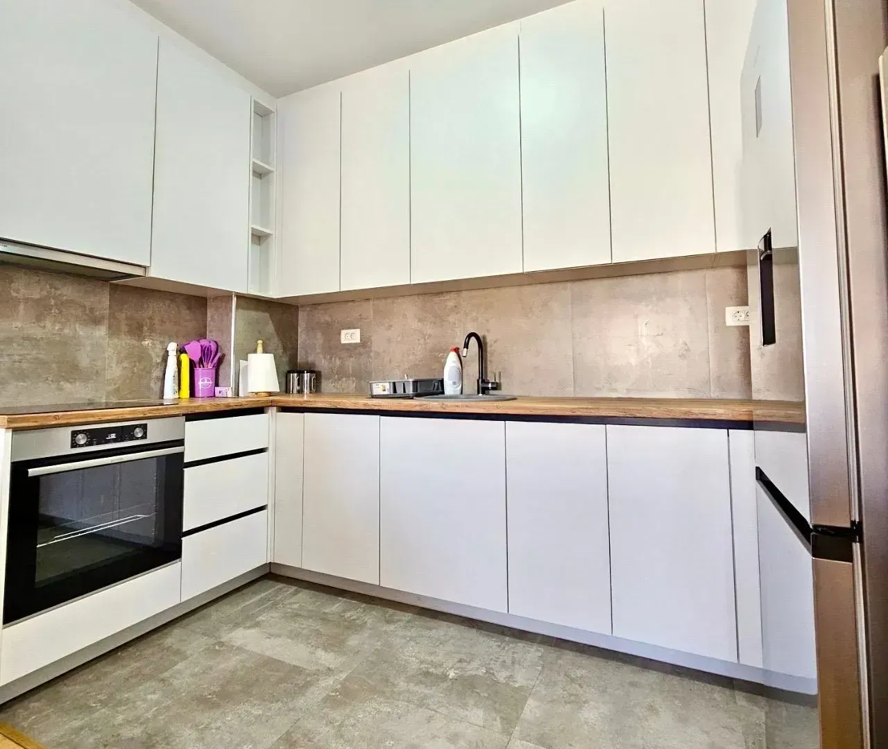 Izdavanje, dvosoban stan, 70m², Pobrežje, Podgorica