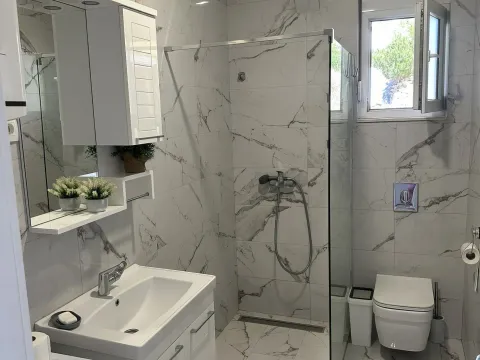 Izdavanje, trosoban stan, 120m², Kumbor, Herceg Novi - image 3