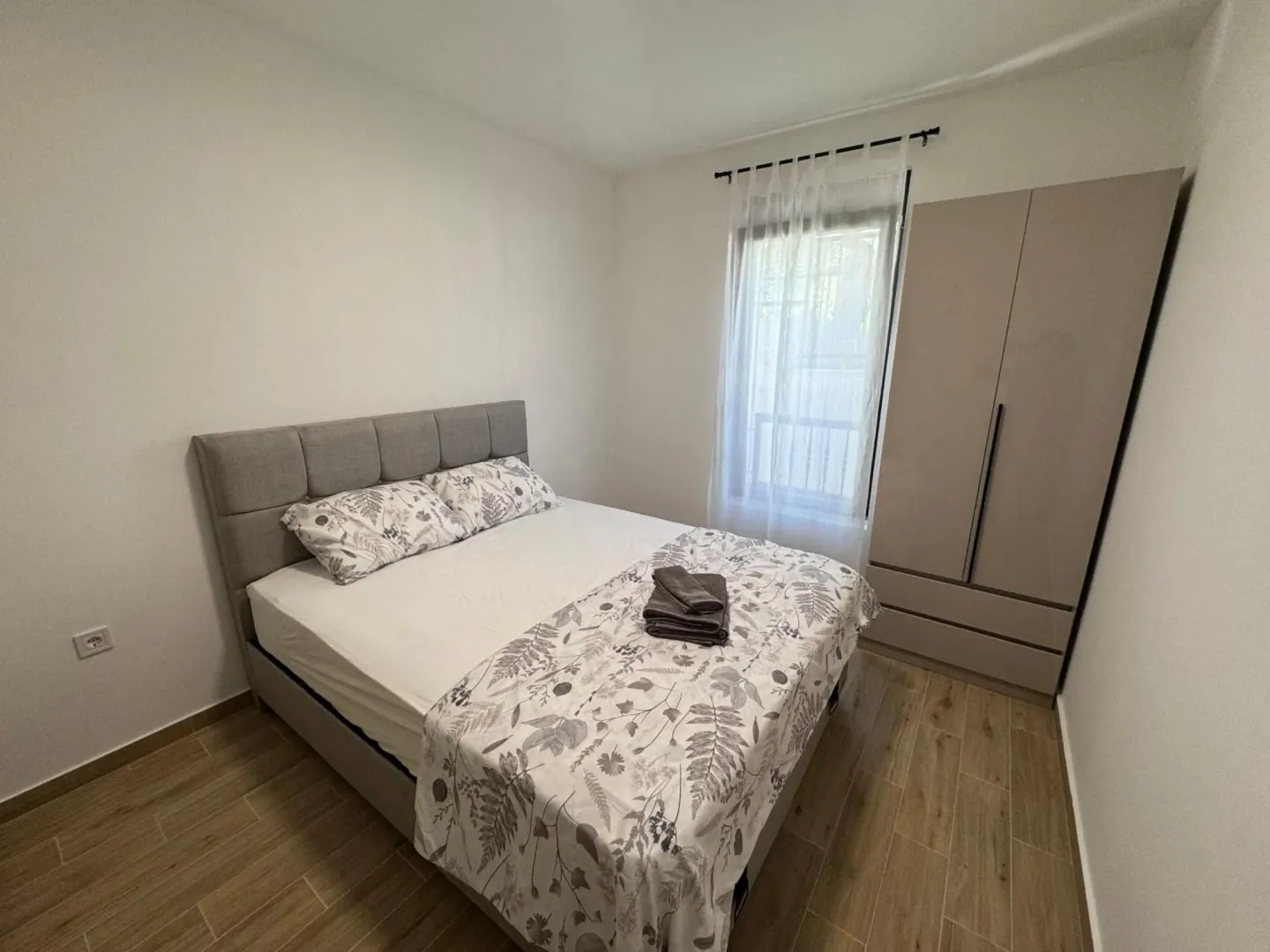 Izdavanje, jednosoban stan, 51m², Zelenika, Herceg Novi