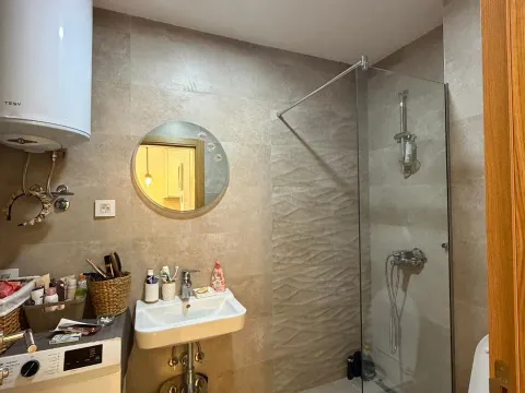 Sale, one bedroom apartment, 43m², Bečići, Budva - image 2