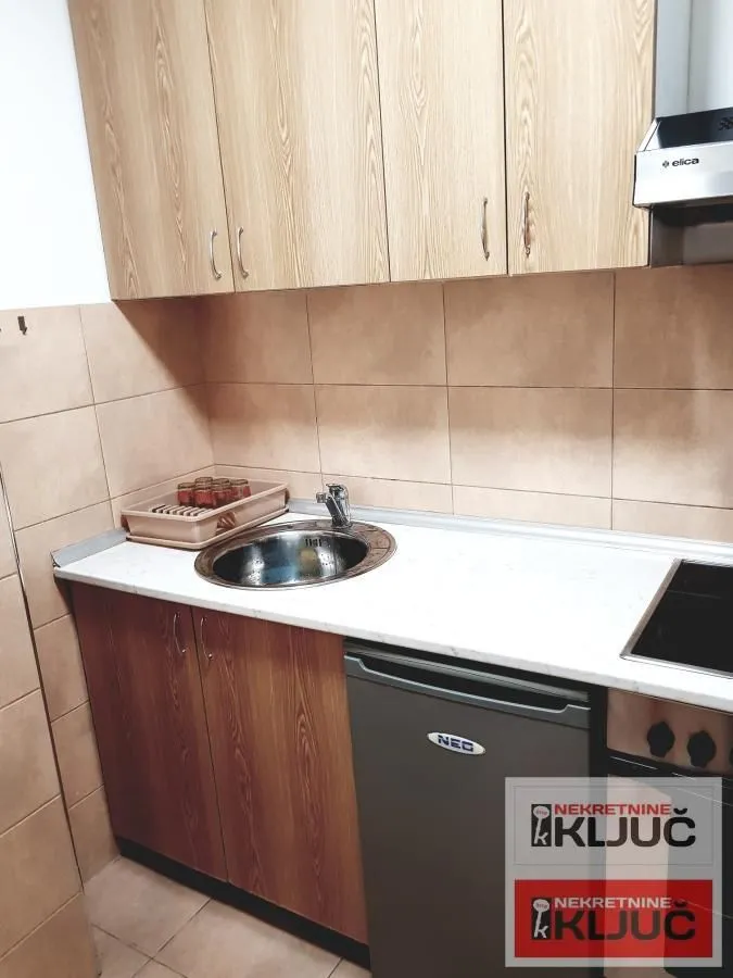 Izdavanje, jednosoban stan, 41m², Bulevar Oslobodjenja, Novi Sad Sve Podlokacije