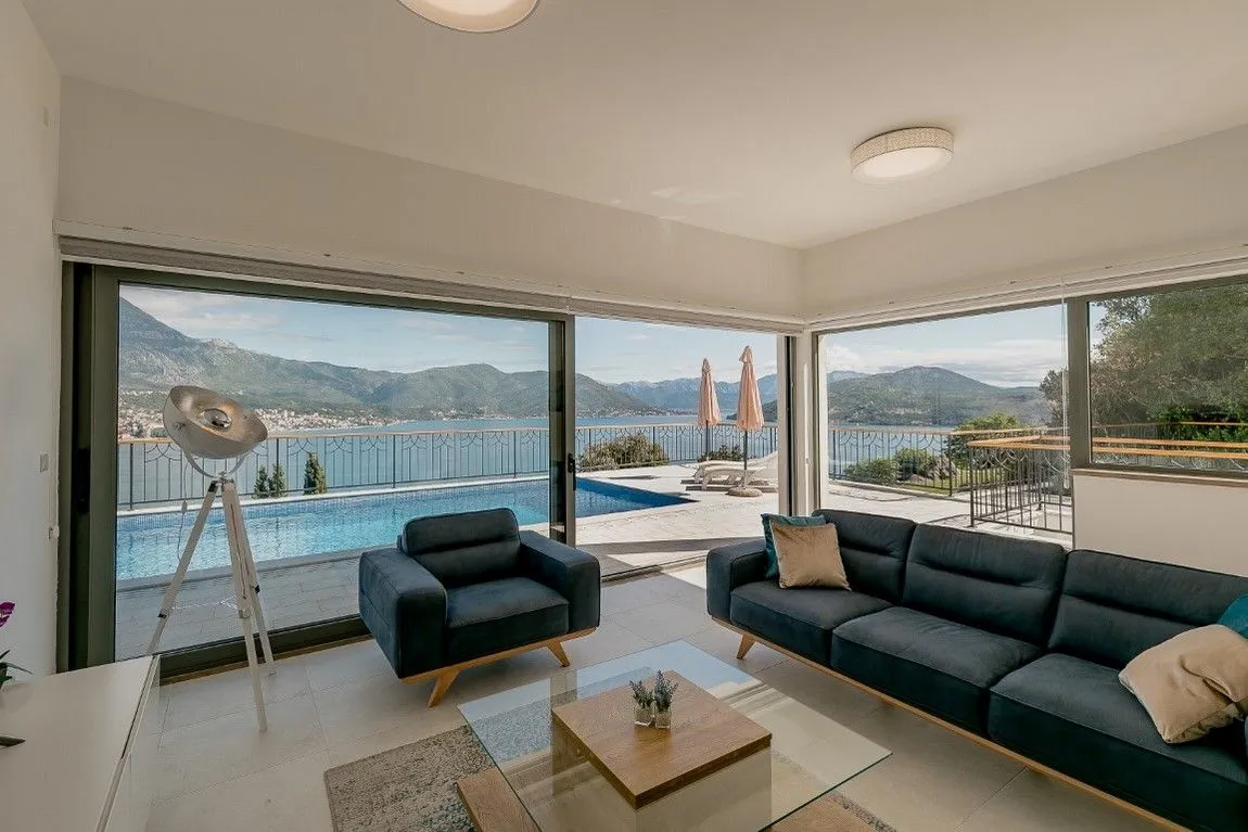 Prodaja, kuća, 236m², Njivice, Herceg Novi