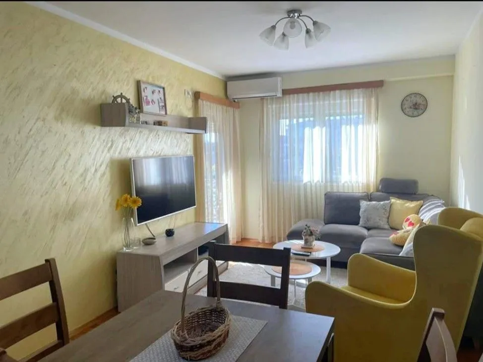 Izdavanje, jednosoban stan, 450m², 1 maj, Podgorica