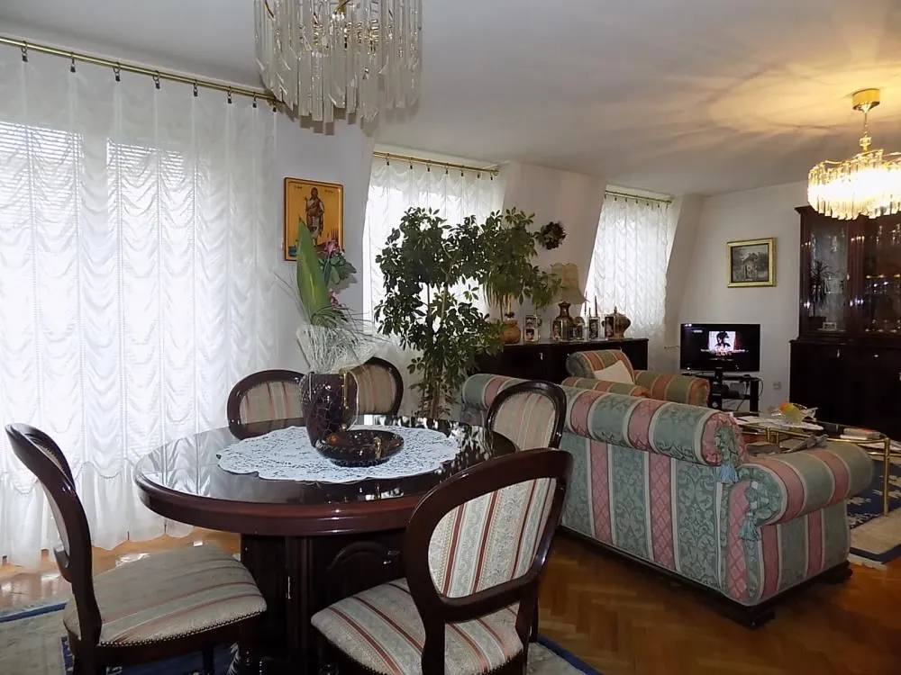 Prodaja, trosoban stan, 118m², Centar, Jagodina