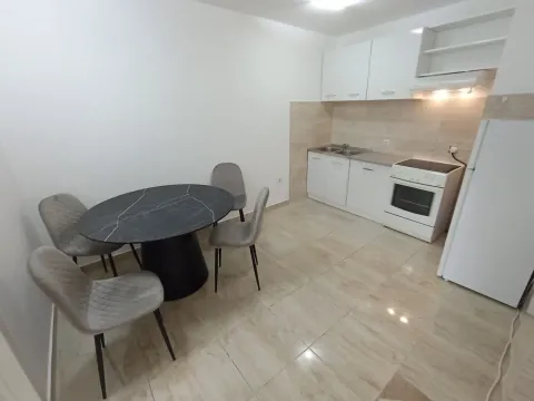 Rent, two bedroom apartment, 65m², Blok 5, Podgorica - image 8