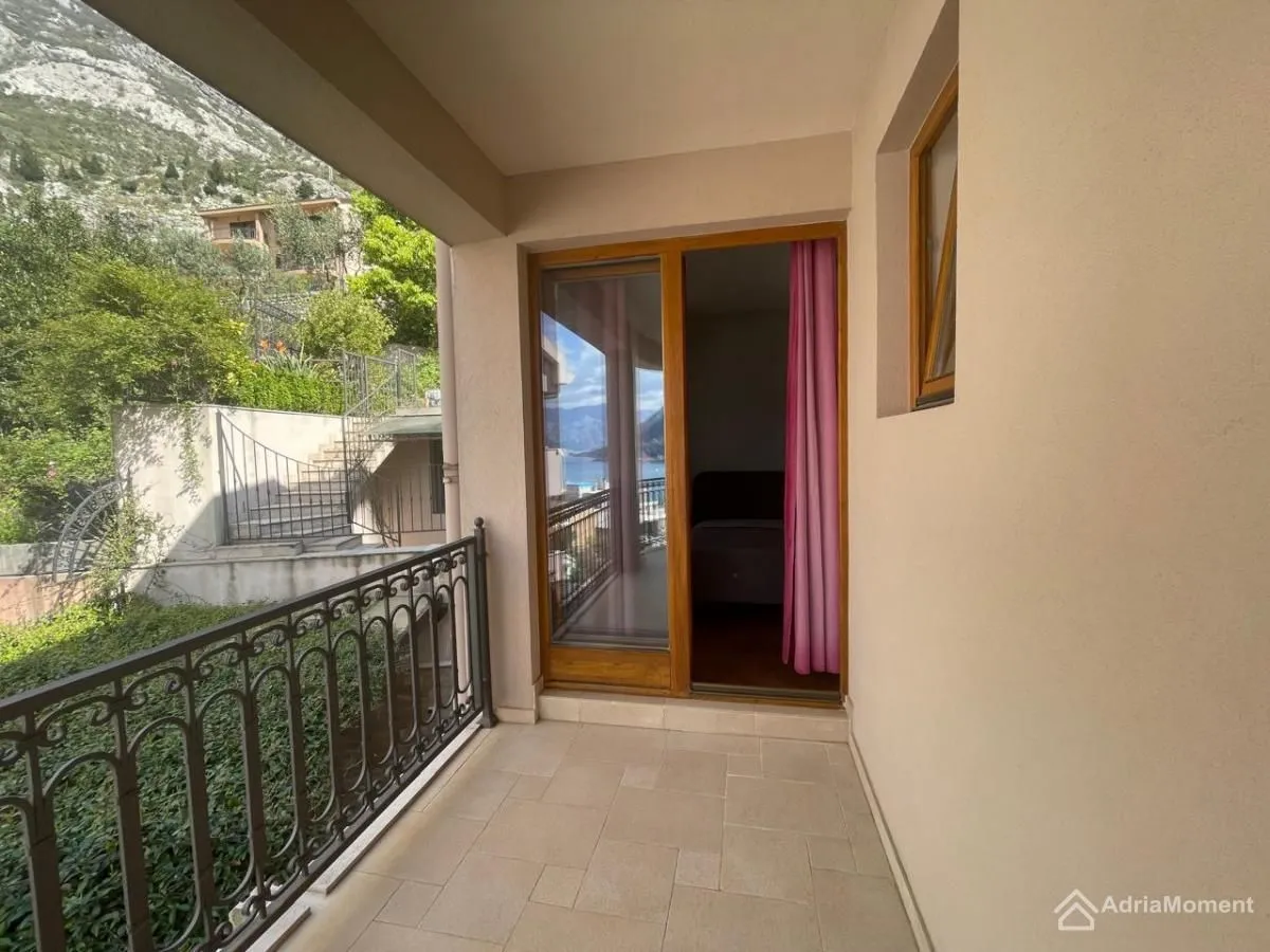 Prodaja, dvosoban stan, 106m², Dobrota, Kotor