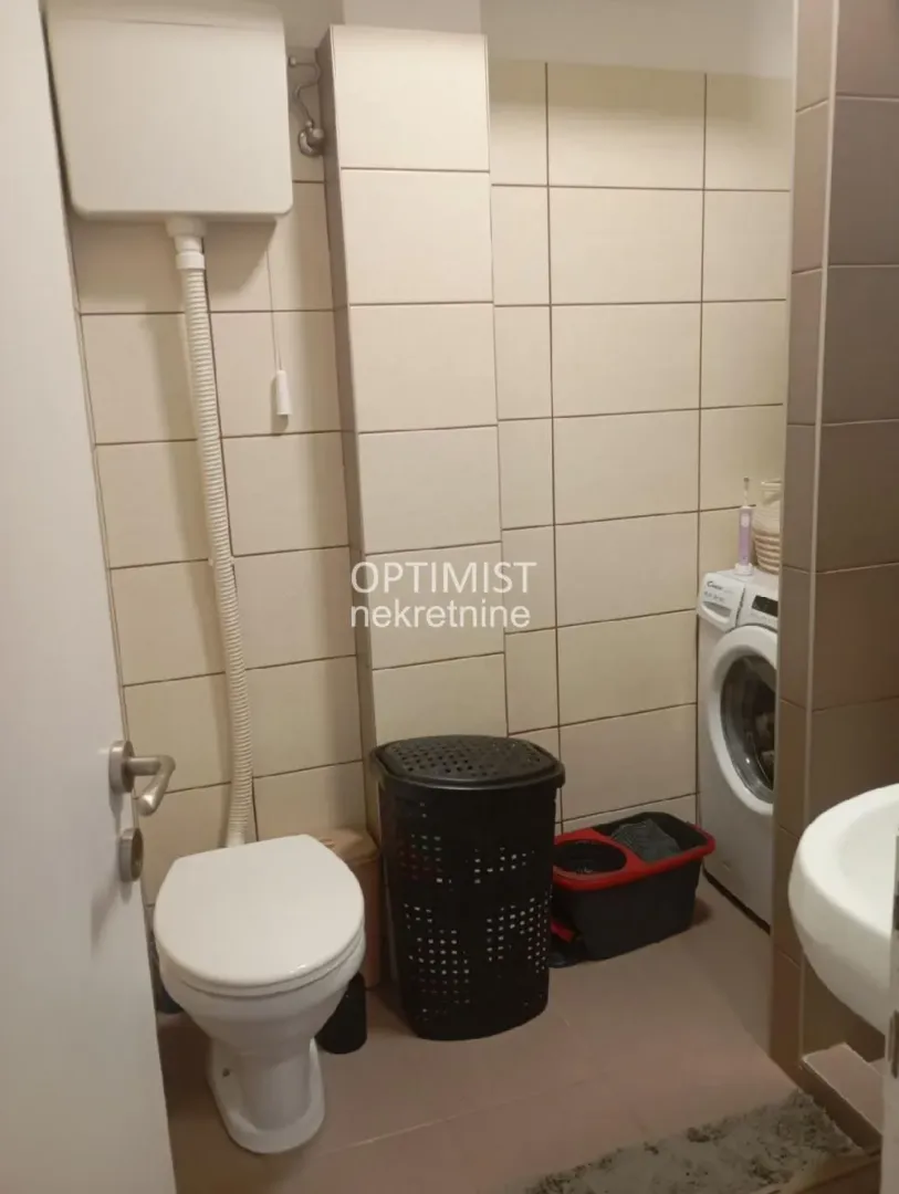 Prodaja, trosoban stan, 75m², Borča 1, Borča Sve Podlokacije