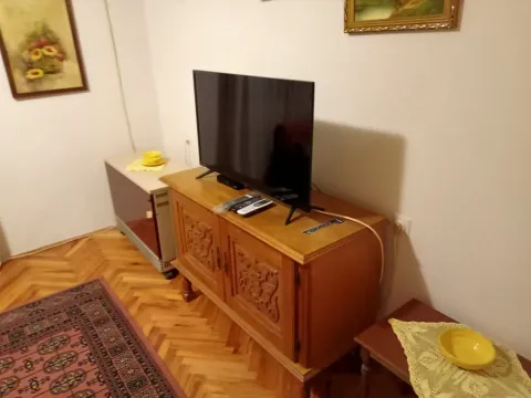 Izdavanje, dvosoban stan, 65m², Zagorič, Podgorica - image 2