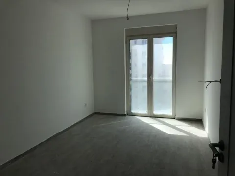 Sale, one bedroom apartment, 57m², Bečići, Budva - image 1