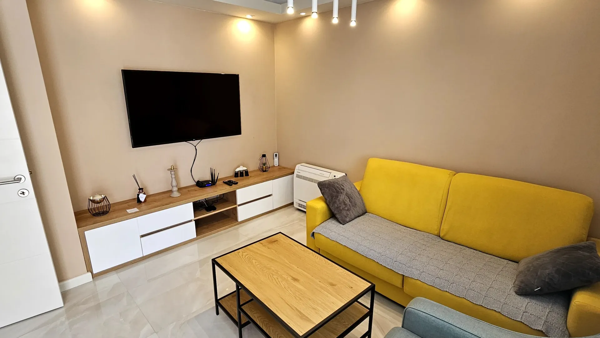 Izdavanje, dvosoban stan, 55m², Kalimanj, Tivat