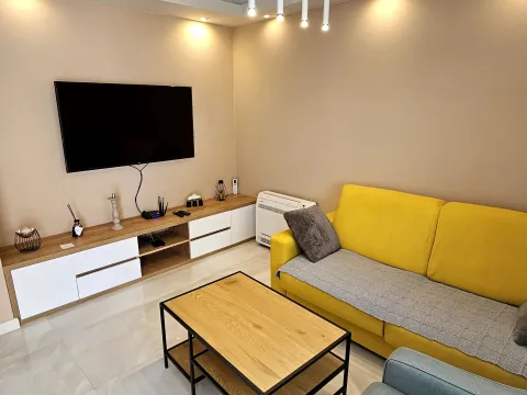 Izdavanje, dvosoban stan, 55m², Kalimanj, Tivat - image 17