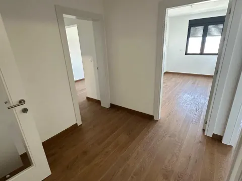 Prodaja, trosoban stan, 126m², Tološka šuma, Podgorica - image 3