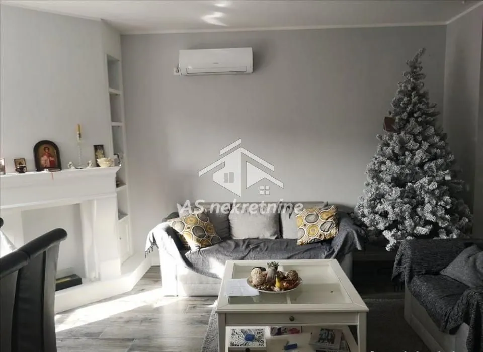 Izdavanje, stan, 82m², Vračar Sve Podlokacije, Beograd