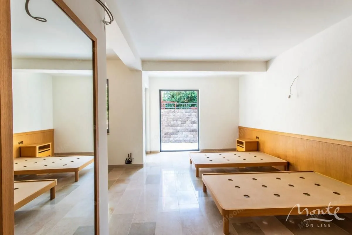 Prodaja, dvosoban stan, 174m², Muo, Kotor
