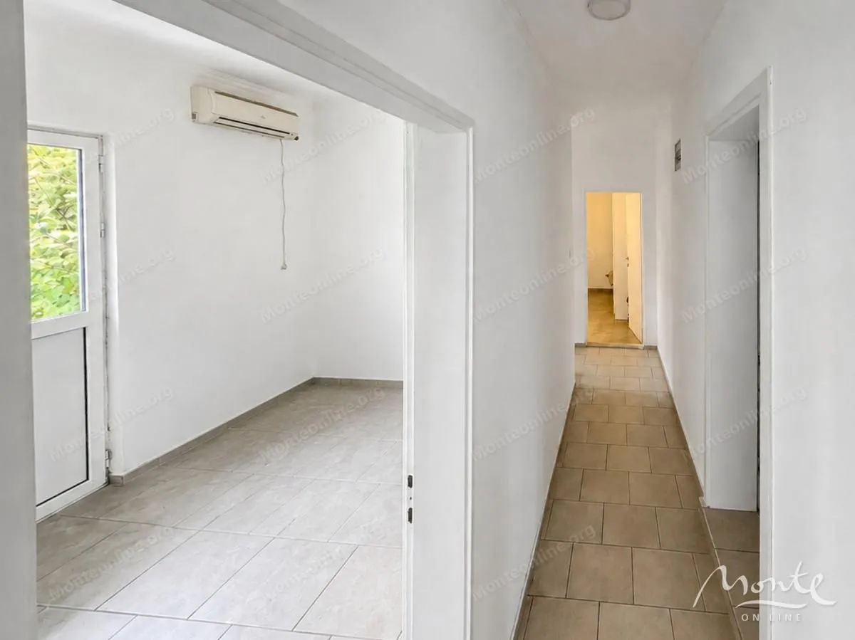 Prodaja, kuća, 320m², Centar, Podgorica