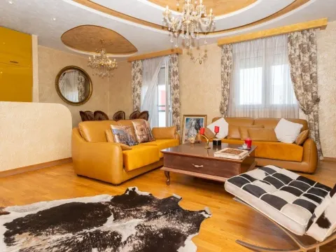 Izdavanje, trosoban stan, 98m², City Kvart, Podgorica - image 1